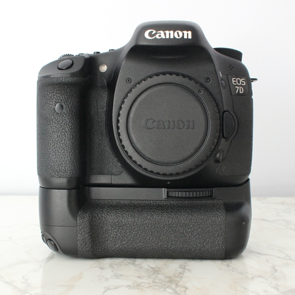 Canon EOS 7D + grip BG-E7 (63235 déclenchements)