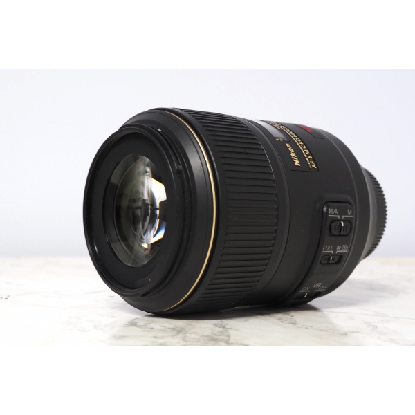 Nikon AF-S 105 mm f/2.8 G ED VR Macro