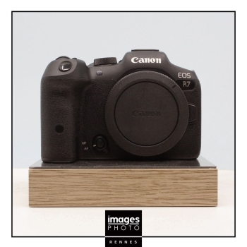 CANON EOS R7