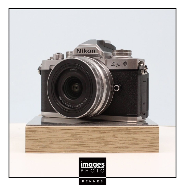 NIKON Z FC + 16-503.6-6.3 + grip Neewer - 1123 décl. NIKON Z FC + 16-503.6-6.3 + grip Neewer - 1123 décl.