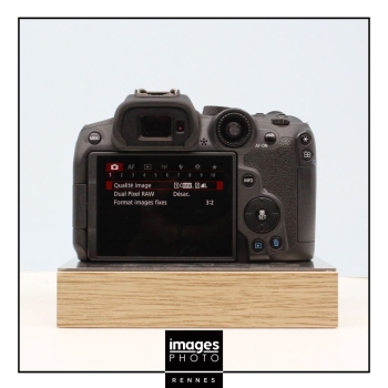 CANON EOS R7