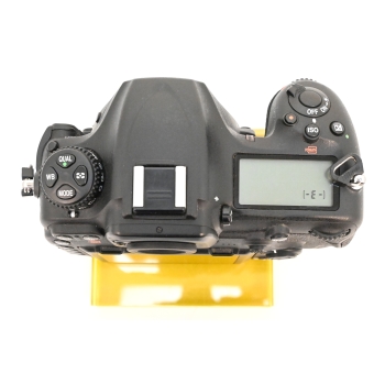 NIKON D500