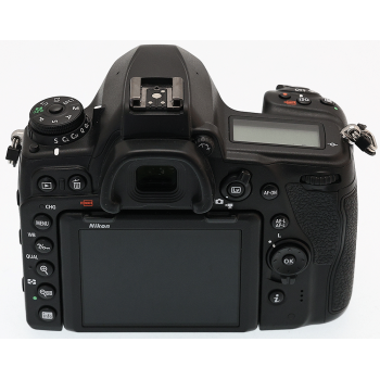 NIKON D780