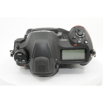 NIKON D6