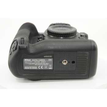 NIKON D6