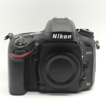 NIKON D600