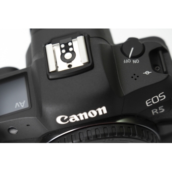 CANON R5  - de 7000 clics  2 batteries