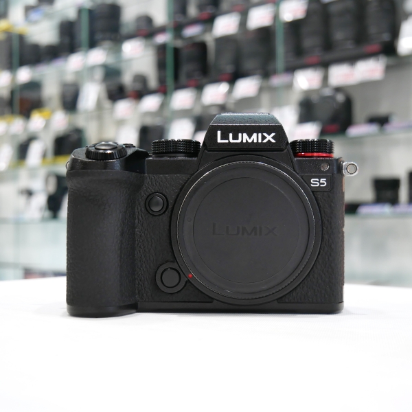 LUMIX S5 (17565 déclenchements)