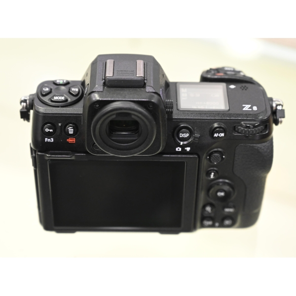 NIKON Z 8