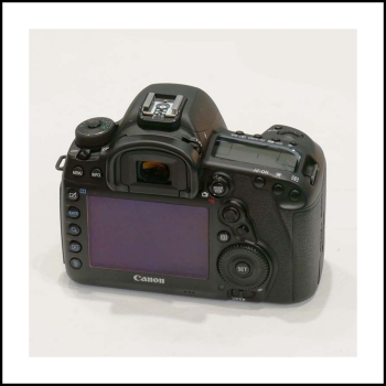 CANON EOS 5D MK IV + BG-E20