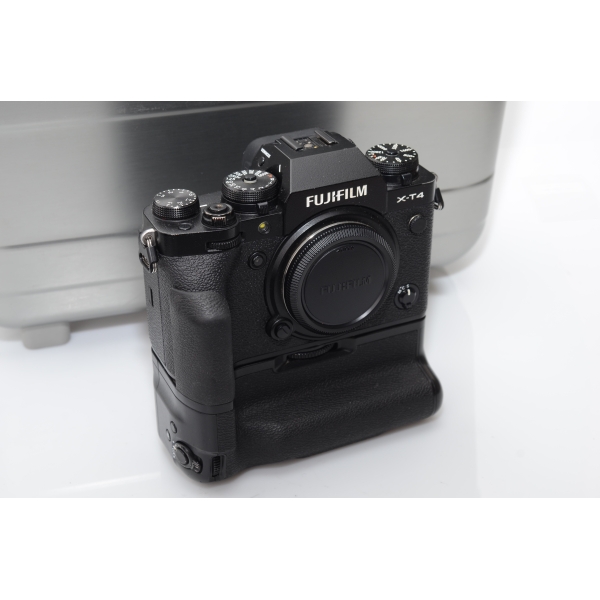 FUJIFILM XT4 BLACK NU + GRIP + MALETTE ALU FUJIFILM XT4 BLACK NU + GRIP + MALETTE ALU