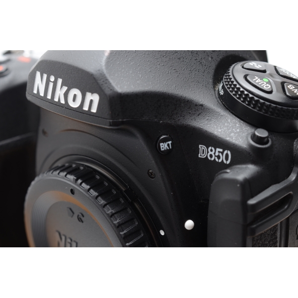 NIKON D 850 NU  48499 clics