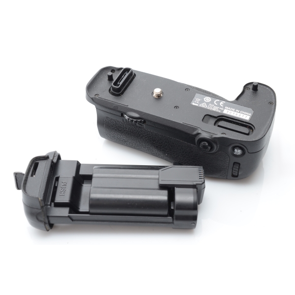 NIKON MBD-16 (grip pour D750) + batterie