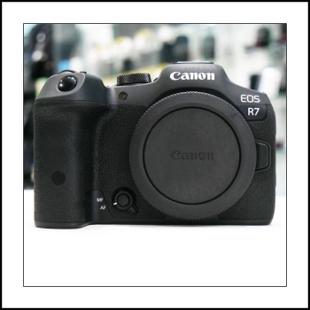 Canon EOS R7