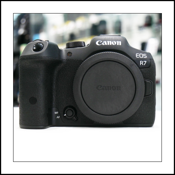 Canon EOS R7