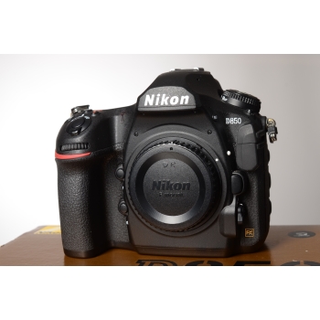 NIKON D 850 NU  : 7550 CLICS !