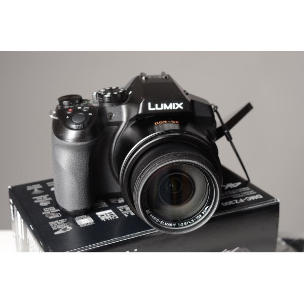 PANASONIC LUMIX FZ 300