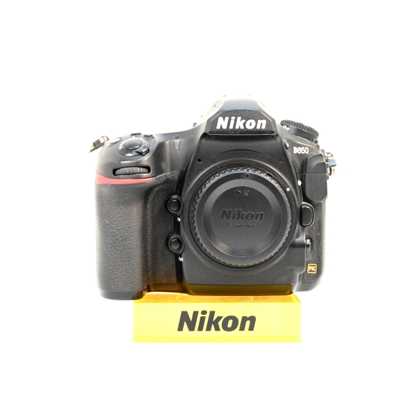 NIKON D850