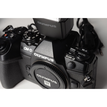 OLYMPUS EM 1-MKII NU - 5964 clics