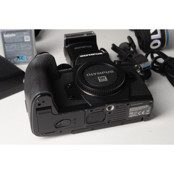 OLYMPUS EM 1-MKII NU - 5964 clics