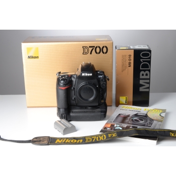 NIKON D700 + MBD-10  27802 CLICS