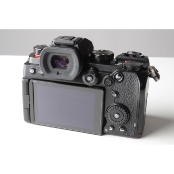 PANASONIC LUMIX S5 NU  4723 clics - 2 batteries