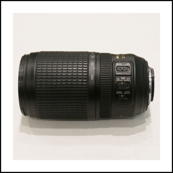 NIKON AF-S 70-300 f/4.5-5.6 VR