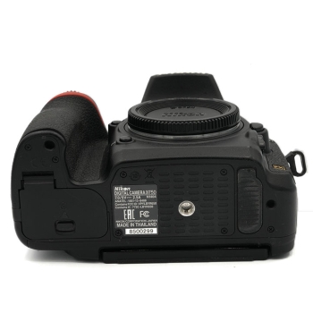 NIKON D750