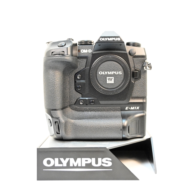 OLYMPUS E-M1X