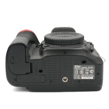 NIKON D7100