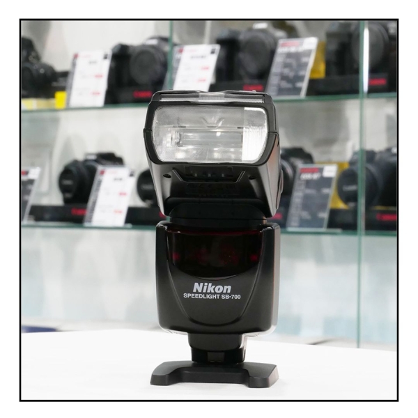 NIKON FLASH SB 700