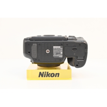 NIKON D500