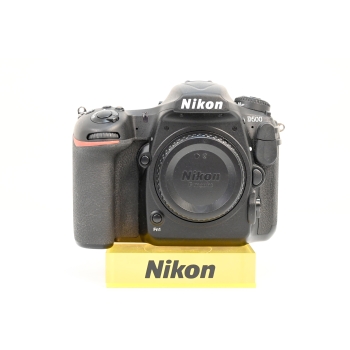 NIKON D500