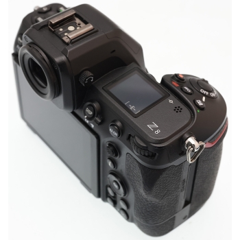 NIKON Z8