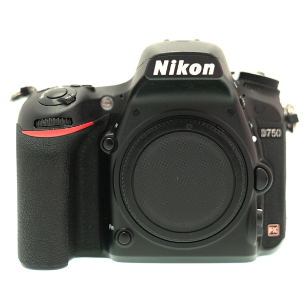 NIKON D750