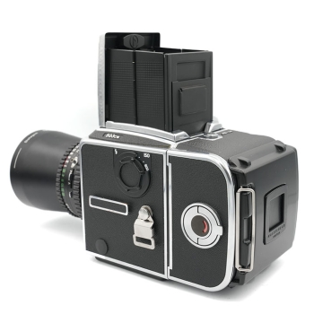 HASSELBLAD 503CW + DISTAGON 50mm f/4
