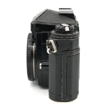 NIKON FE2