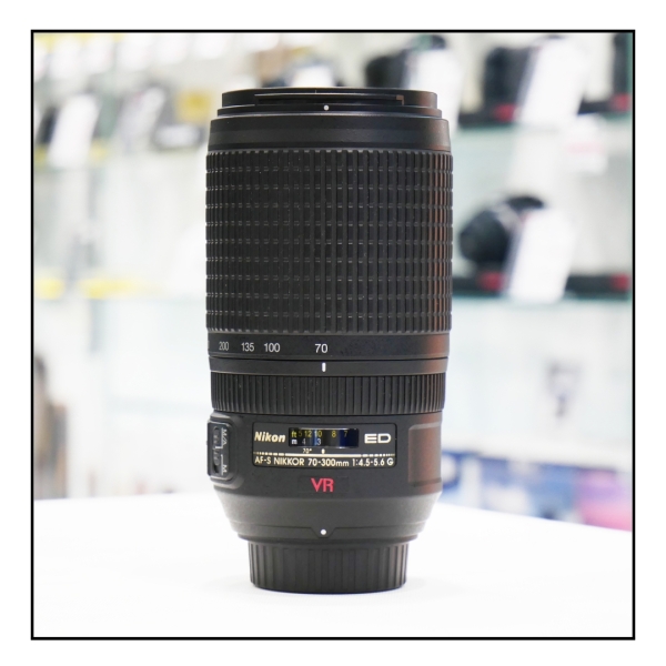NIKON AF-S 70-300 f/4.5-5.6 ED VR