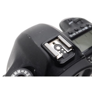 CANON EOS 5D MK III NU  80749 CLICS