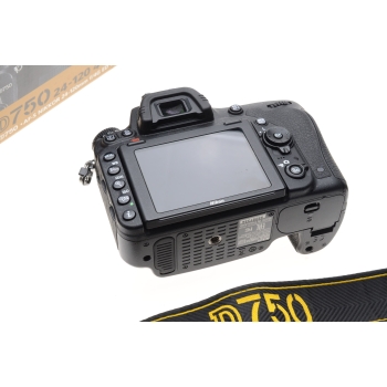 NIKON D 750 NU  10 405 CLICS