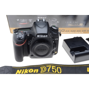 NIKON D 750 NU  10 405 CLICS