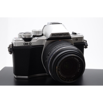 OLYMPUS OMD EM-10 MK II  SILVER + 14-42 MM 3582 clics