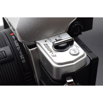 OLYMPUS OMD EM-10 MK II  SILVER + 14-42 MM 3582 clics