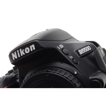 NIKON D 5500 NU  61 clics