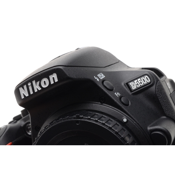 NIKON D 5500 NU  61 clics
