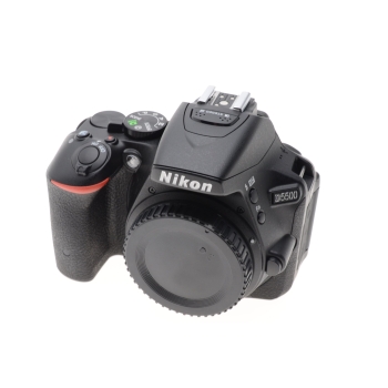 NIKON D 5500 NU  61 clics