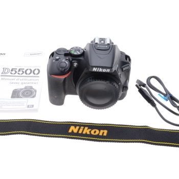 NIKON D 5500 NU  61 clics